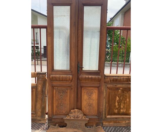 DARB243 - Boiserie Liberty in noce con tre porte, misura metri lineari 9