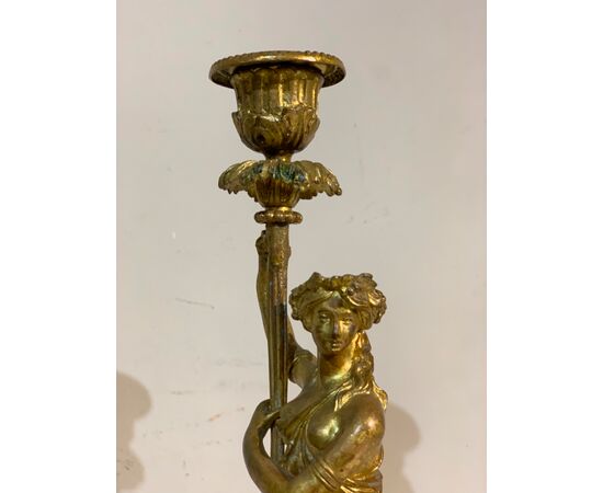 COPPIA DI CANDELABRI CON VESTALI META' DEL XIX SECOLO