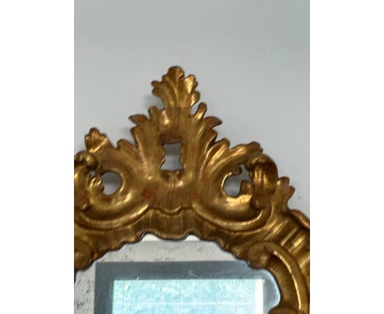 Specchiera in legno intagliato e dorato. Lombardia fine 700