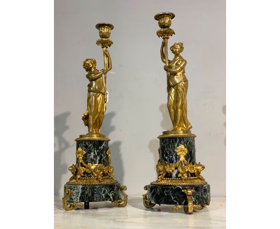 COPPIA DI CANDELABRI CON VESTALI META' DEL XIX SECOLO
