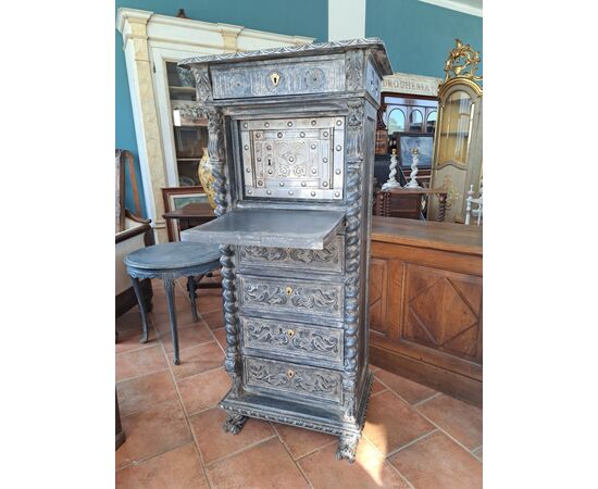 Secretaire con cassaforte laccato dell'Ottocento