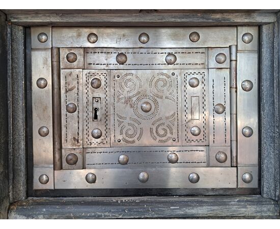 Secretaire con cassaforte laccato dell'Ottocento