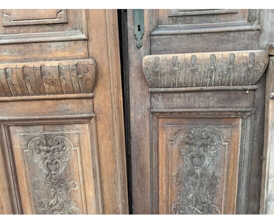 DARB243 - Boiserie Liberty in noce con tre porte, misura metri lineari 9