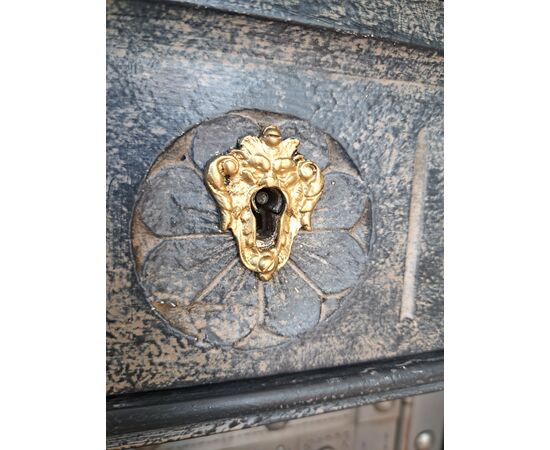 Secretaire con cassaforte laccato dell'Ottocento
