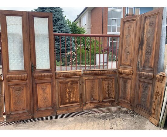 DARB243 - Boiserie Liberty in noce con tre porte, misura metri lineari 9