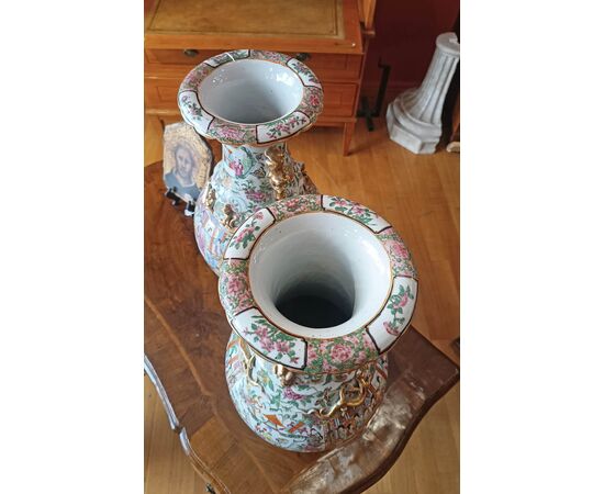 COPPIA DI GRANDI VASI CANTON CINA FINE XIX-INIZI XX SECOLO 
