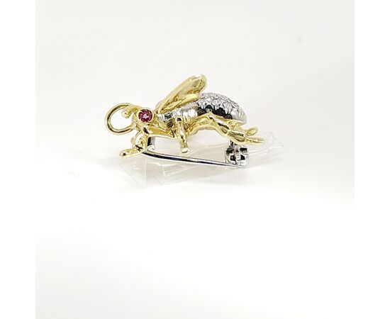 SPILLA   APE IN ORO CON DIAMANTI  E RUBINI