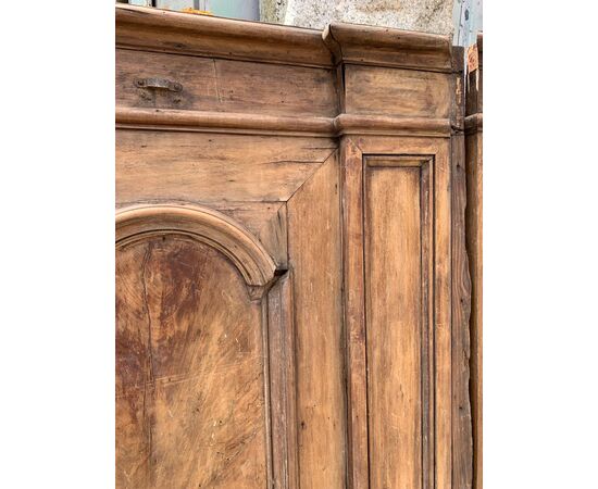 DARB242 - Boiserie in noce con pannelli scolpiti, epoca '700, misura 7,20 metri lineari x H 1,60