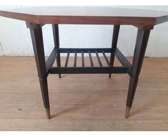 PICCOLO TAVOLINO BASSO MARCHIATO F.G.S. IN TEAK ANNI 50 CON PUNTALI IN MATALLO