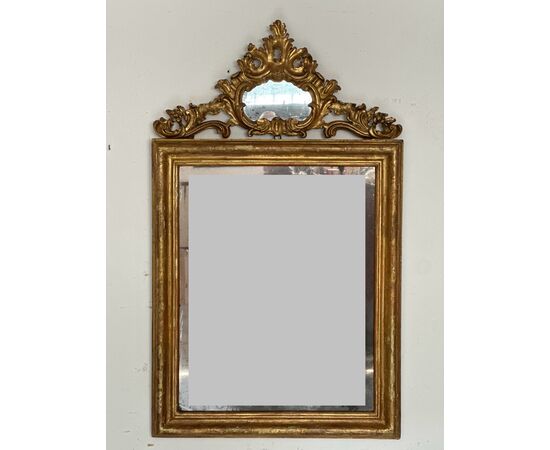 Specchiera in legno intagliato e dorato. Lombardia fine 700
