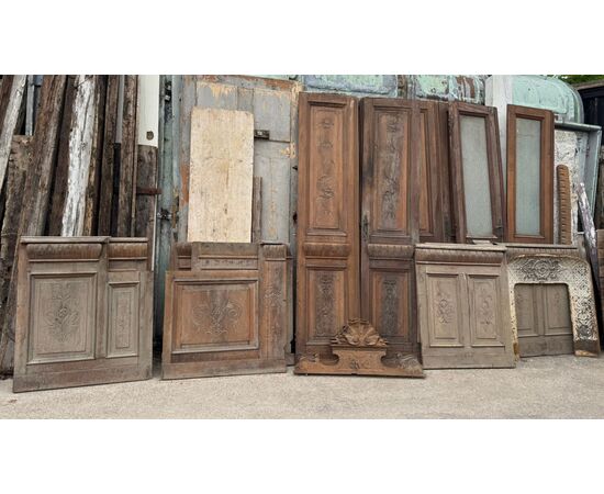 DARB243 - Boiserie Liberty in noce con tre porte, misura metri lineari 9