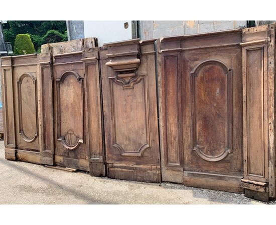 DARB242 - Boiserie in noce con pannelli scolpiti, epoca '700, misura 7,20 metri lineari x H 1,60