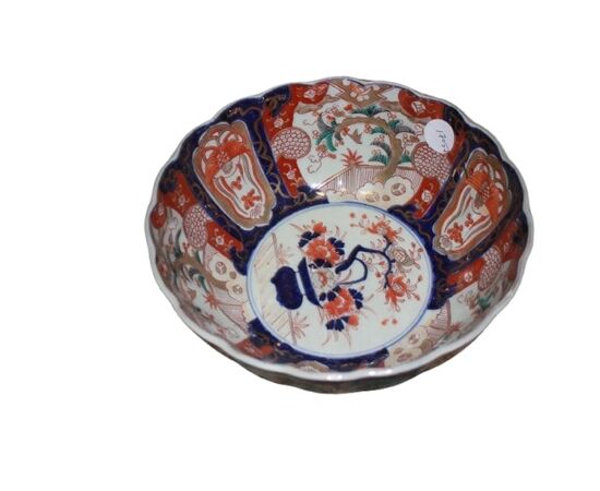 Piatto Centrotavola Imari Giapponese di fine 1800 in porcellana