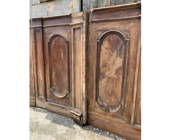 DARB242 - Boiserie in noce con pannelli scolpiti, epoca '700, misura 7,20 metri lineari x H 1,60