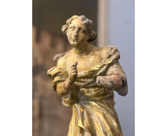 Scultura in legno intagliato e dorato 
