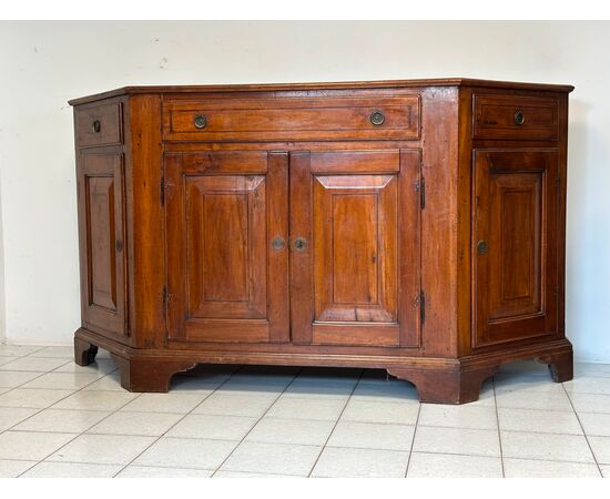 Credenza scantonata Luigi XVI. Verona XVIII secolo