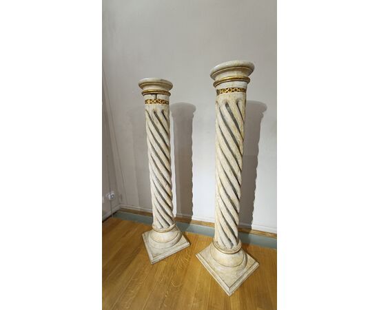 COPPIA DI COLONNE A TORCIGLIONE IN LEGNO DIPINTO XVIII SECOLO