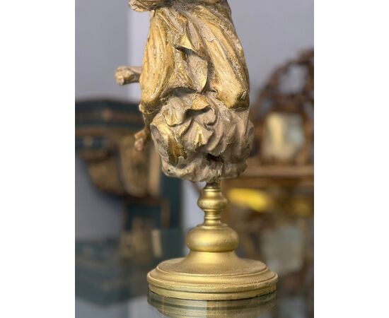 Scultura in legno intagliato e dorato 
