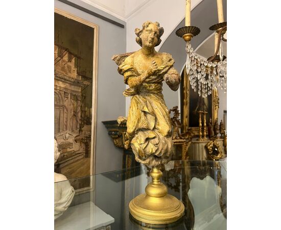 Scultura in legno intagliato e dorato 