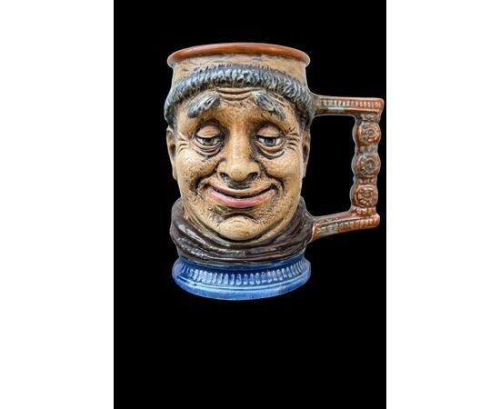 Serie di 4 boccali in grès a forma di teste di personaggi.firma S.Orvis Capodimonte.
