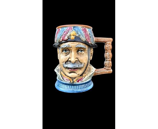 Serie di 4 boccali in grès a forma di teste di personaggi.firma S.Orvis Capodimonte.