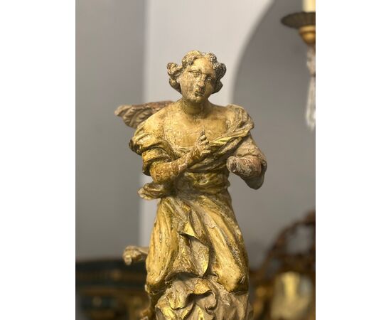 Scultura in legno intagliato e dorato 