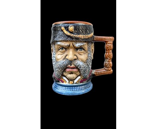 Serie di 4 boccali in grès a forma di teste di personaggi.firma S.Orvis Capodimonte.