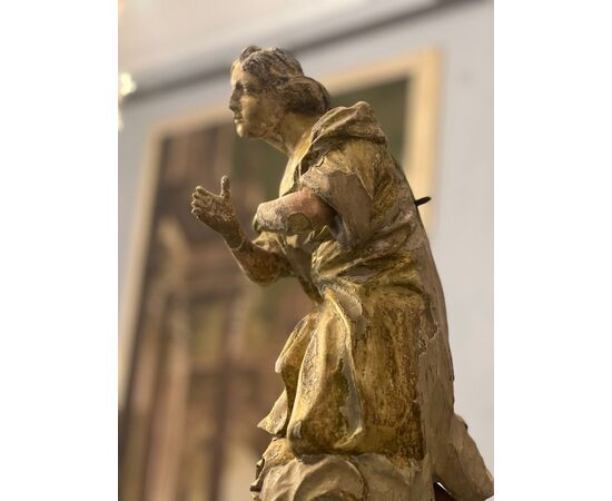 Scultura in legno intagliato e dorato 