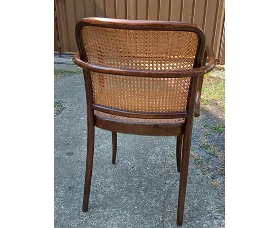 Poltroncina con braccioli tipo Thonet