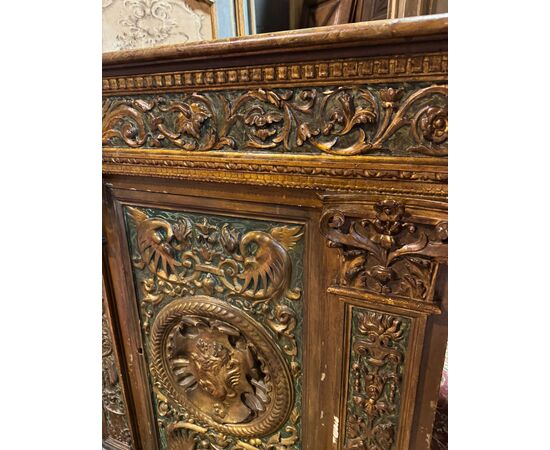 ARM249 - Credenza laccata, dorata e scolpita, epoca '800,misure cm L 170 x H 130 x P 63