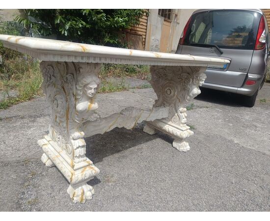Tavolo laccato a finto marmo