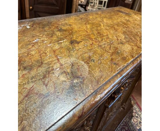 ARM249 - Credenza laccata, dorata e scolpita, epoca '800,misure cm L 170 x H 130 x P 63