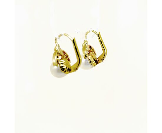Orecchini in oro giallo con perla e diamanti