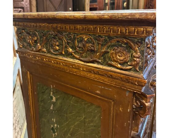 ARM249 - Credenza laccata, dorata e scolpita, epoca '800,misure cm L 170 x H 130 x P 63