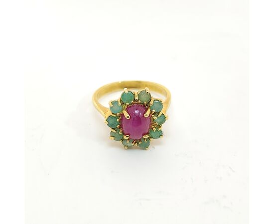 Anello in oro con rubini e smeraldi 