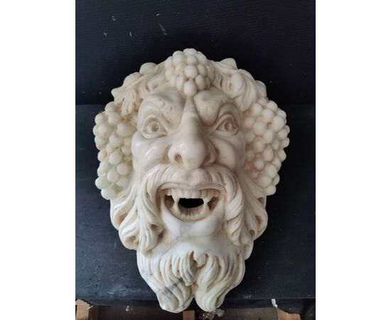 Mascherone/Bocca da Fontana - Volto di Fauno con uva - Marmo di Carrara - Venezia - 46 x 35 cm