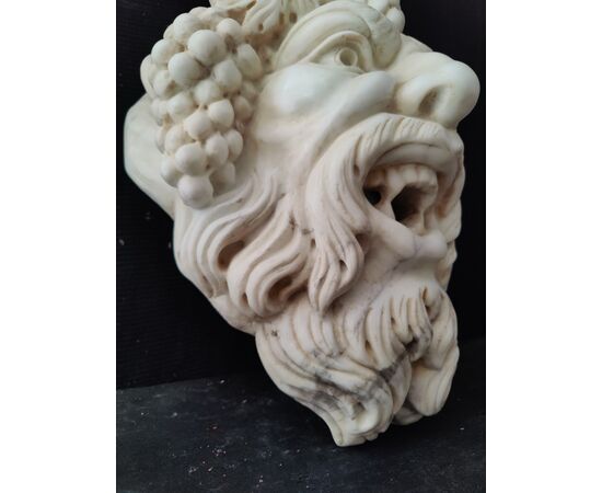Mascherone/Bocca da Fontana - Volto di Fauno con uva - Marmo di Carrara - Venezia - 46 x 35 cm