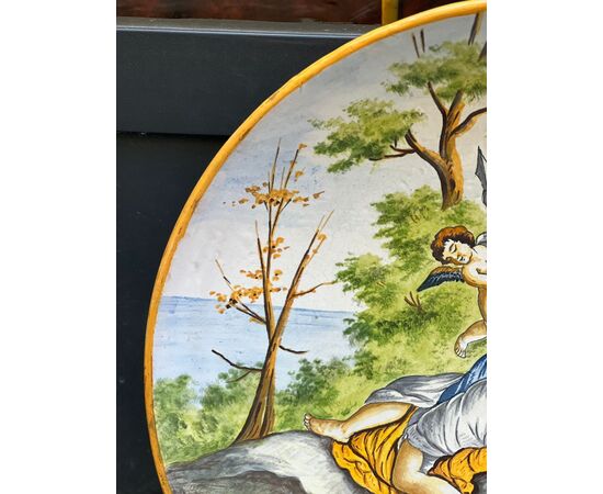 Coppia di piatti decorativi in maiolica 