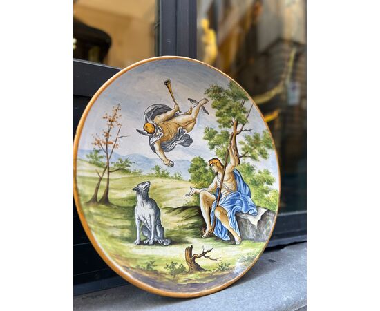 Coppia di piatti decorativi in maiolica 