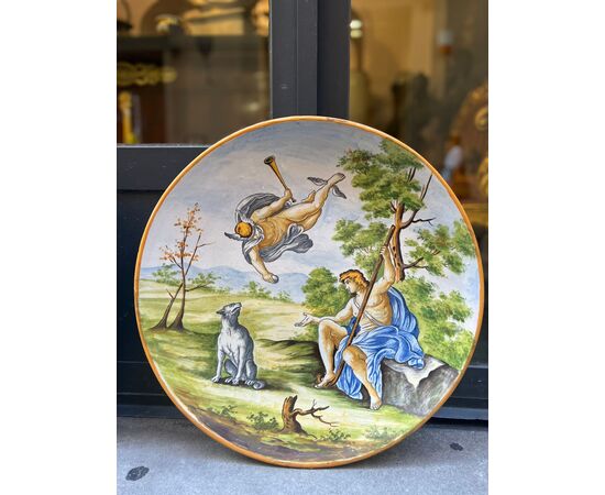 Coppia di piatti decorativi in maiolica 