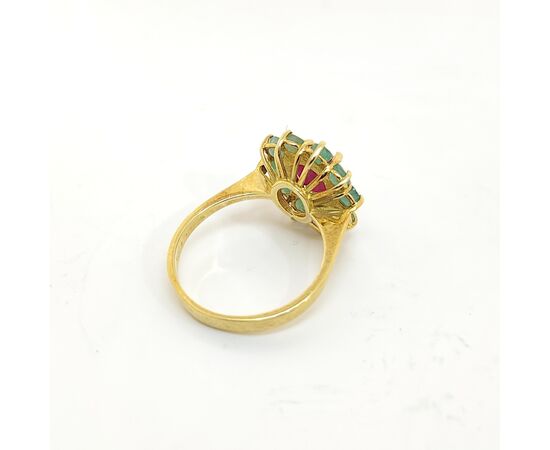 Anello in oro con rubini e smeraldi 
