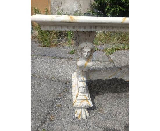 Tavolo laccato a finto marmo