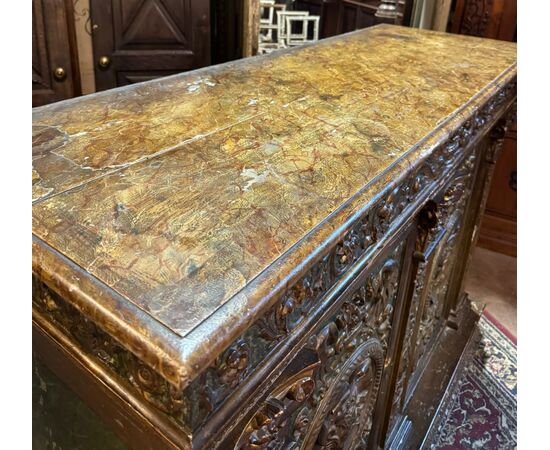 ARM249 - Credenza laccata, dorata e scolpita, epoca '800,misure cm L 170 x H 130 x P 63