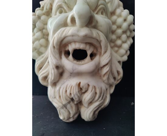 Mascherone/Bocca da Fontana - Volto di Fauno con uva - Marmo di Carrara - Venezia - 46 x 35 cm