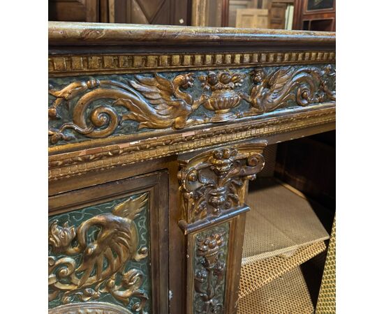 ARM249 - Credenza laccata, dorata e scolpita, epoca '800,misure cm L 170 x H 130 x P 63