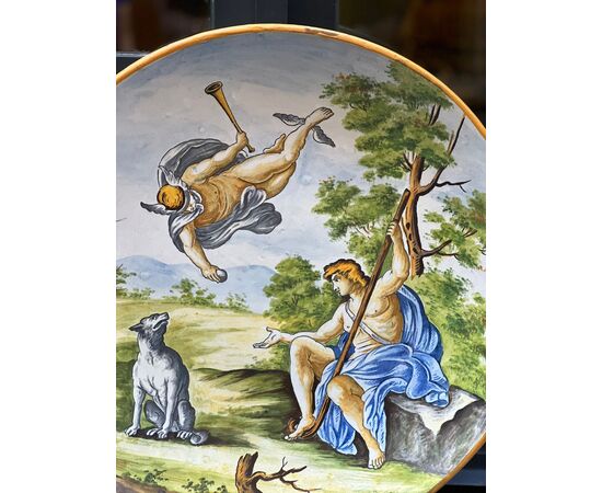 Coppia di piatti decorativi in maiolica 