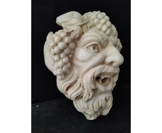 Mascherone/Bocca da Fontana - Volto di Fauno con uva - Marmo di Carrara - Venezia - 46 x 35 cm