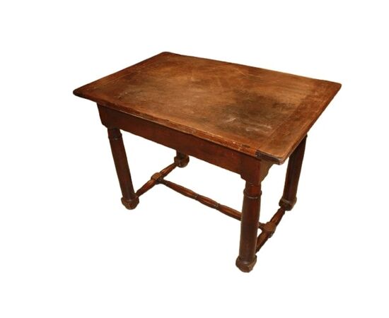 Tavolo scrittoio rustico Italiano di inizio 1800 in legno di noce con cassetto