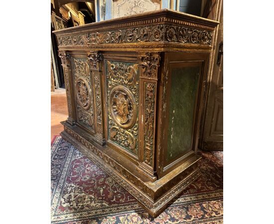 ARM249 - Credenza laccata, dorata e scolpita, epoca '800,misure cm L 170 x H 130 x P 63