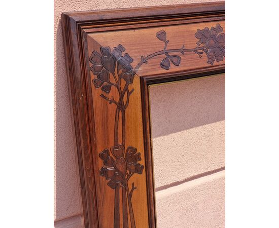 Coppia di cornici Liberty / Art Nouveau in noce intagliato – Inizio XX secolo